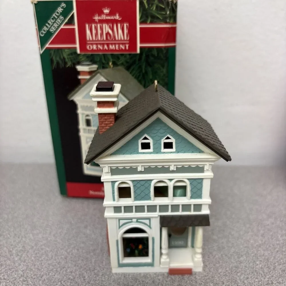 Hallmark Keepsake Ornament Nostalgic Houses & Shops Lot, Holiday Home And‎ Cafe